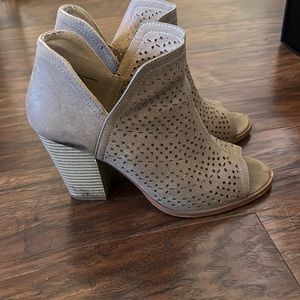 Women’s shoes